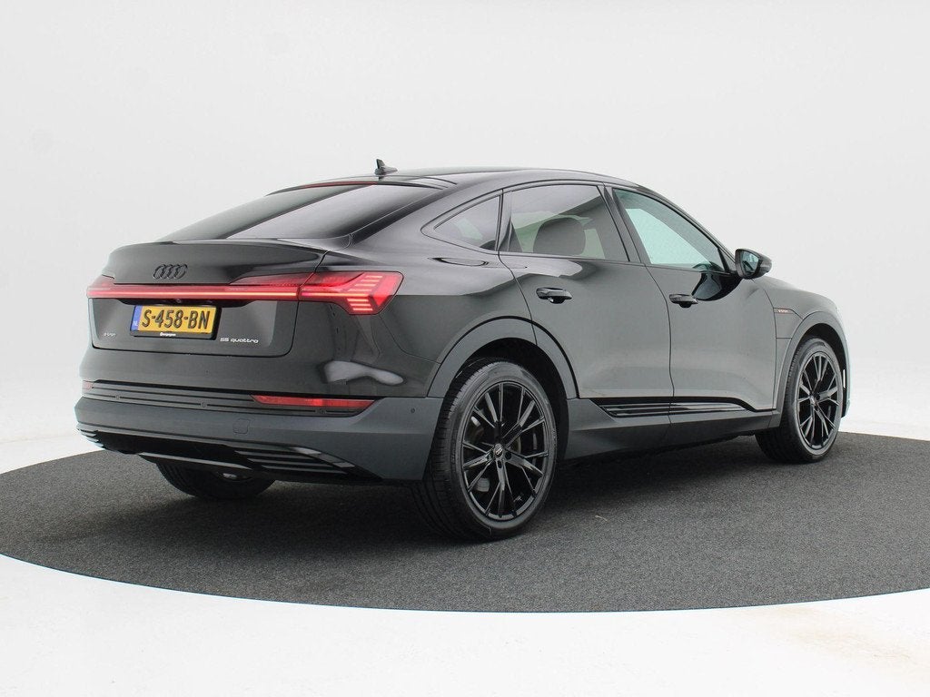 Audi e-tron Sportback 55 quattro 95kWh | Camera | Full LED |, Auto's, Audi, Automaat, Stof, Zwart, 95 kWh