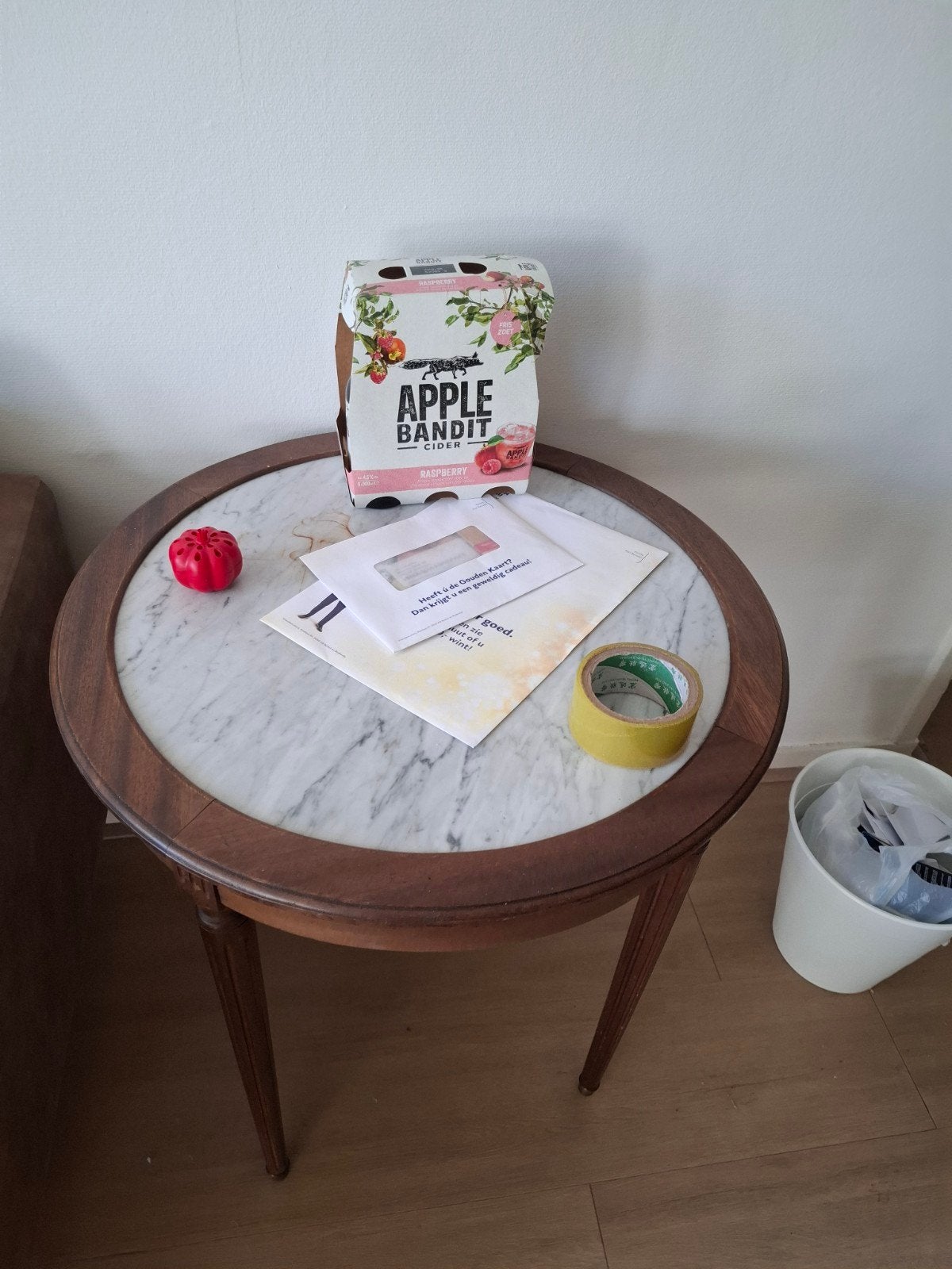 Mooie bijzettafel met marmeren blad, Huis en Inrichting, Tafels | Bijzettafels, Minder dan 55 cm, Gebruikt, Klassiek, Rond