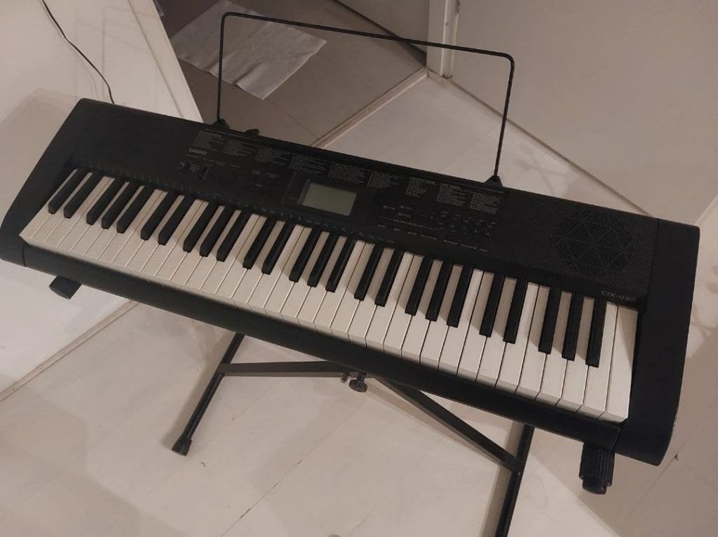 Keyboard - Casio CTK-1150 inclusief statief, Muziek en Instrumenten, Keyboards, Casio, 61 toetsen, Ophalen of Verzenden, Zo goed als nieuw