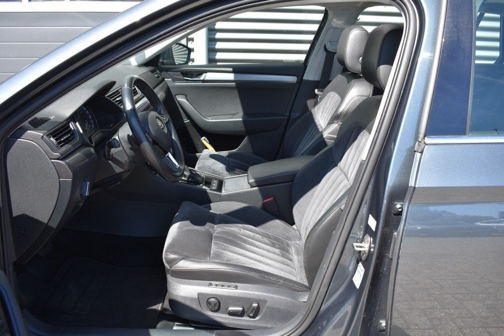 Skoda SUPERB COMBI 1.4 TSI DSG7 STYLE BUSINESS / P.DAK / EL., Auto's, Skoda, 730 kg, Gebruikt, Euro 6, 4 cilinders