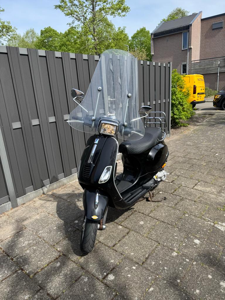 Vespa LX 50 - Zwart, inclusief windscherm en bagagerek, Ophalen, Gebruikt, Maximaal 45 km/u, Benzine