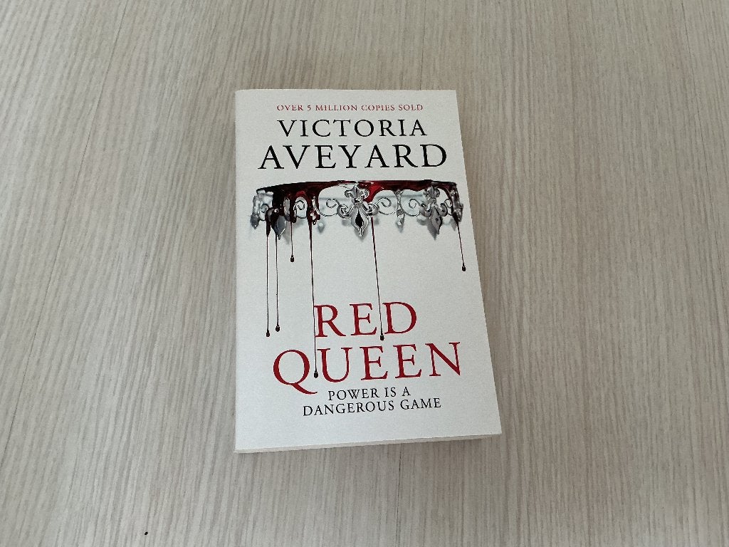 Victoria Aveyard boek red queen, Boeken, Ophalen of Verzenden, Gelezen