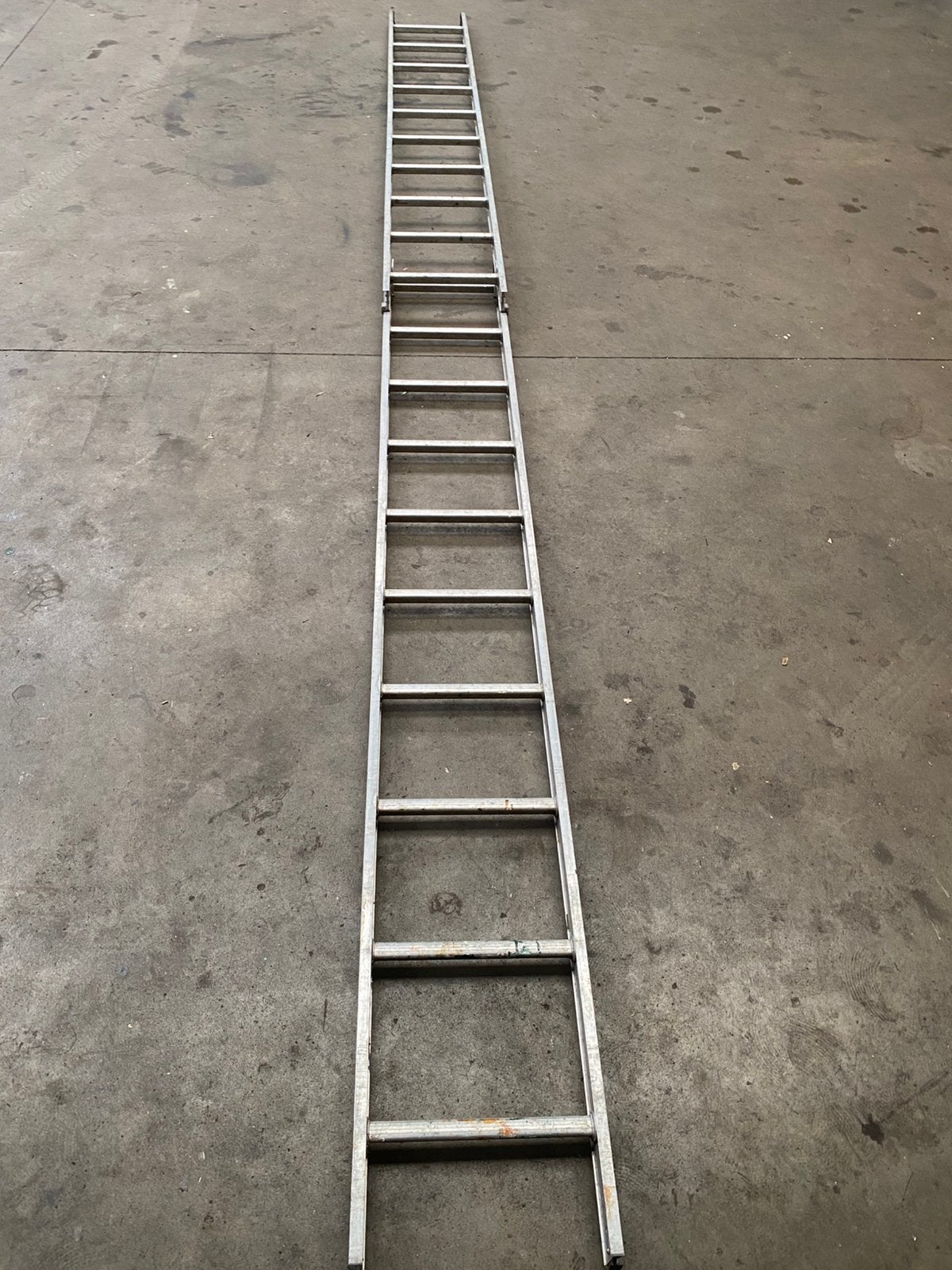 Trap . Aluminium. Hoog tot 5 M.Weinig gebruikt ., Ophalen of Verzenden, Zo goed als nieuw, Minder dan 2 meter