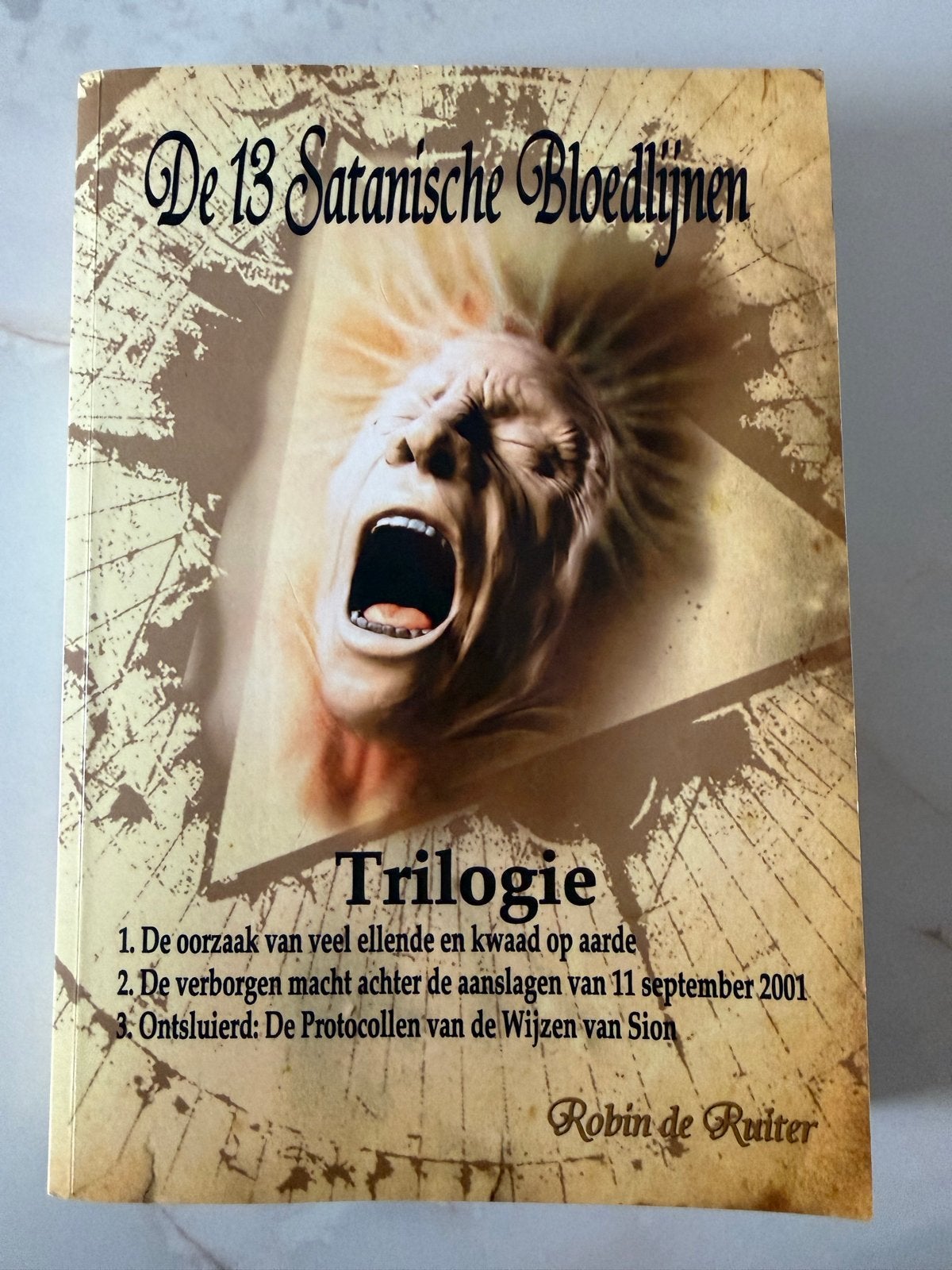 De 13 Satanische Bloedlijnen - Trilogie - Robin de Ruiter, Boeken, Ophalen of Verzenden, Gelezen, Nederland