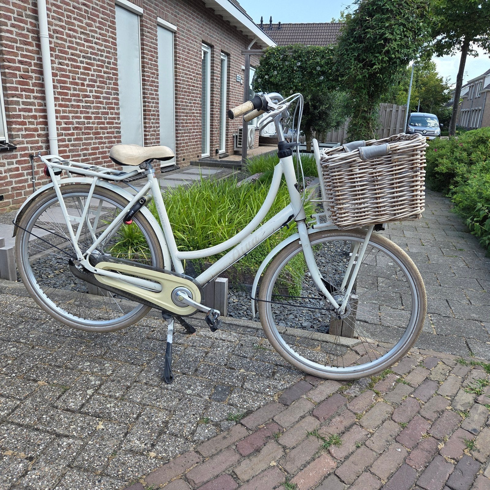 Batavus Diva 28 inch damesfiets met mand