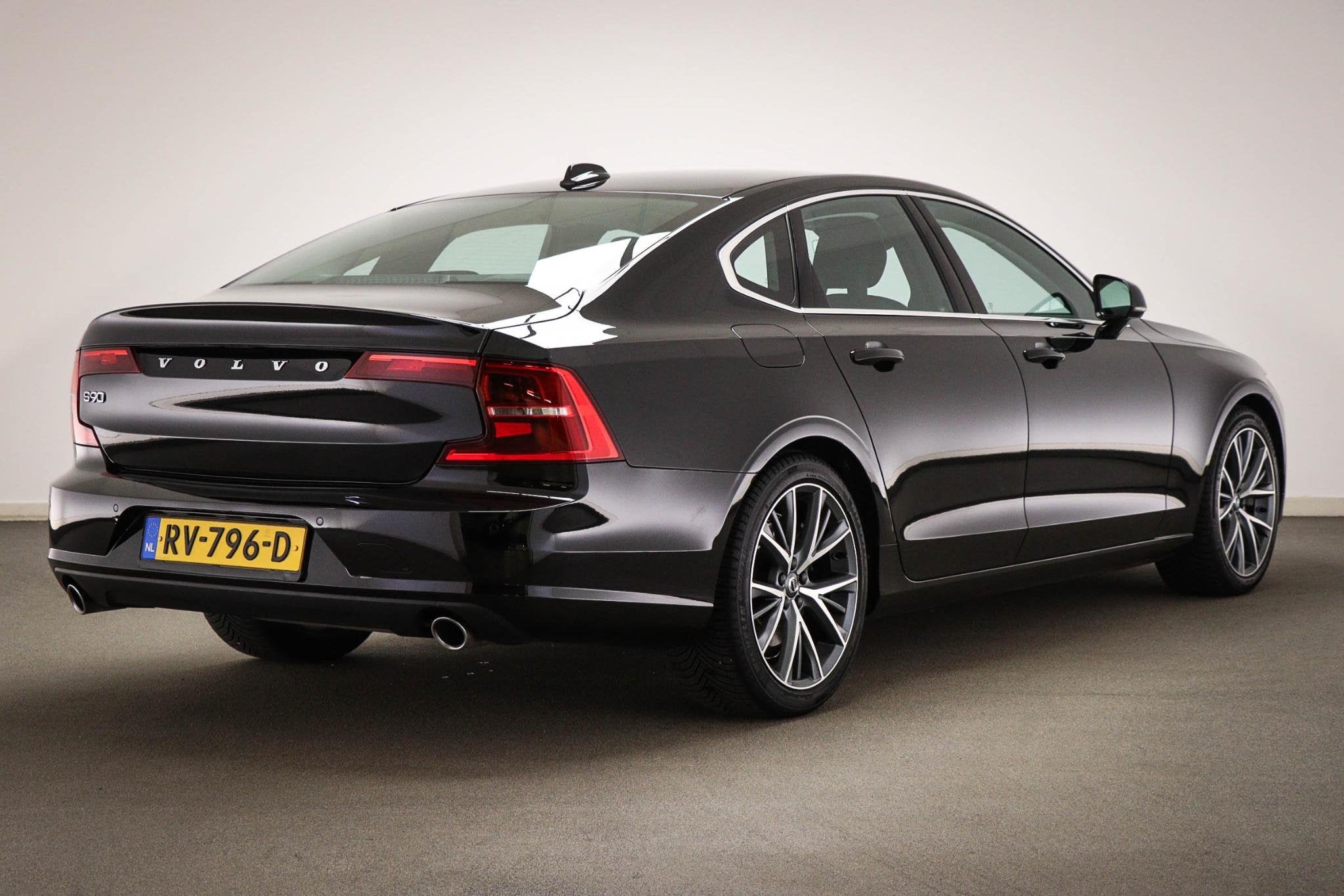 Volvo S90 2.0 T4 Momentum+ | BUSINESS PACK CONNECT | LEDER |, Auto's, 15 km/l, Euro 6, 1969 cc, Zwart