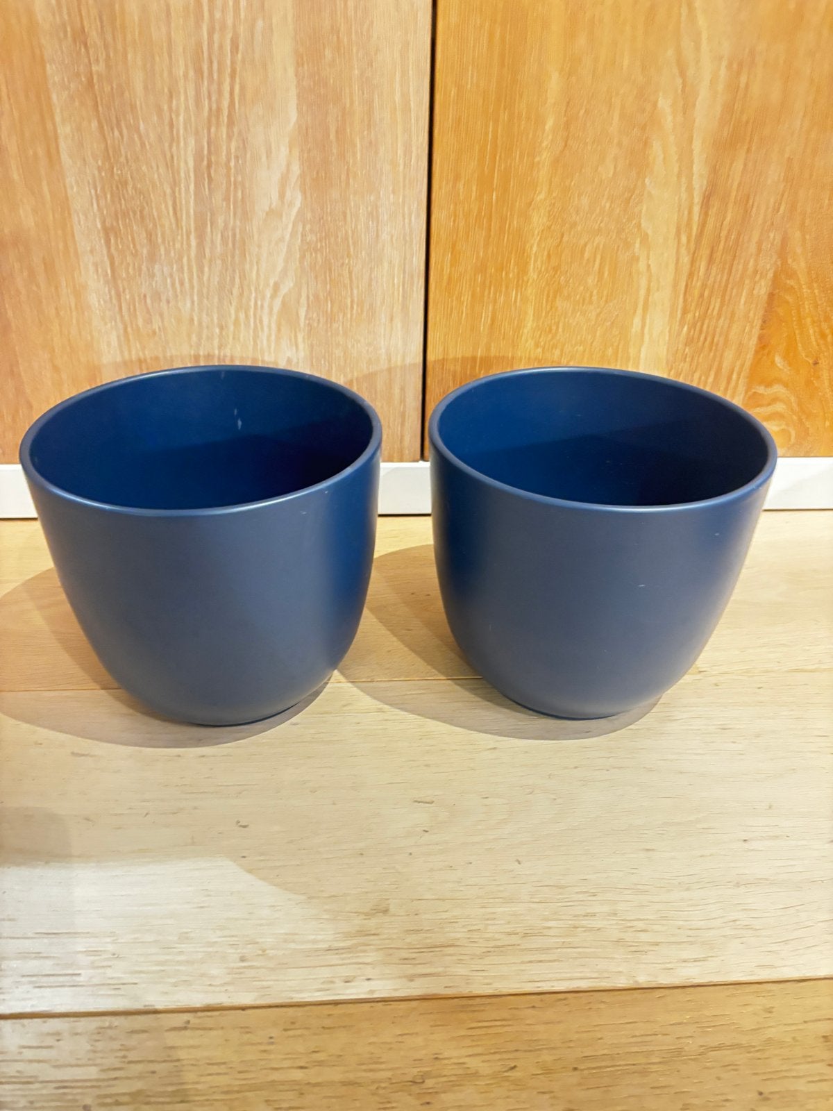 2 donkerblauwe plantenpotten Tusca Midnightblue Matt, Tuin en Terras, Bloempotten, Rond, Binnen, Ophalen of Verzenden, Zo goed als nieuw