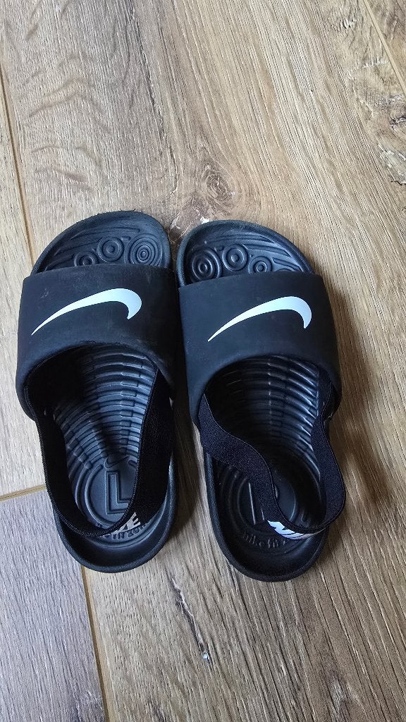 Nike slippers maat 27, Jongen of Meisje, Overige typen, Ophalen of Verzenden, Zo goed als nieuw