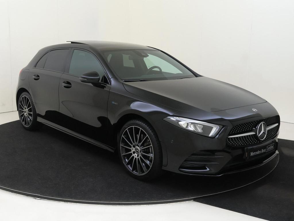 Mercedes-Benz A-klasse 250 e Premium Plus, Auto's, Mercedes-Benz, Gebruikt, 4 cilinders, 16 kWh, Leder en Stof