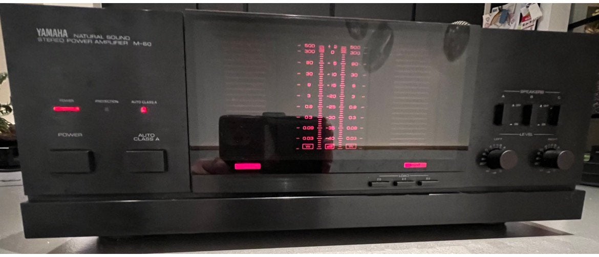 Te koop Yamaha M60 eindversterker, lichte patina, Audio, Tv en Foto, Ophalen of Verzenden, Gebruikt, 60 tot 120 watt, Yamaha