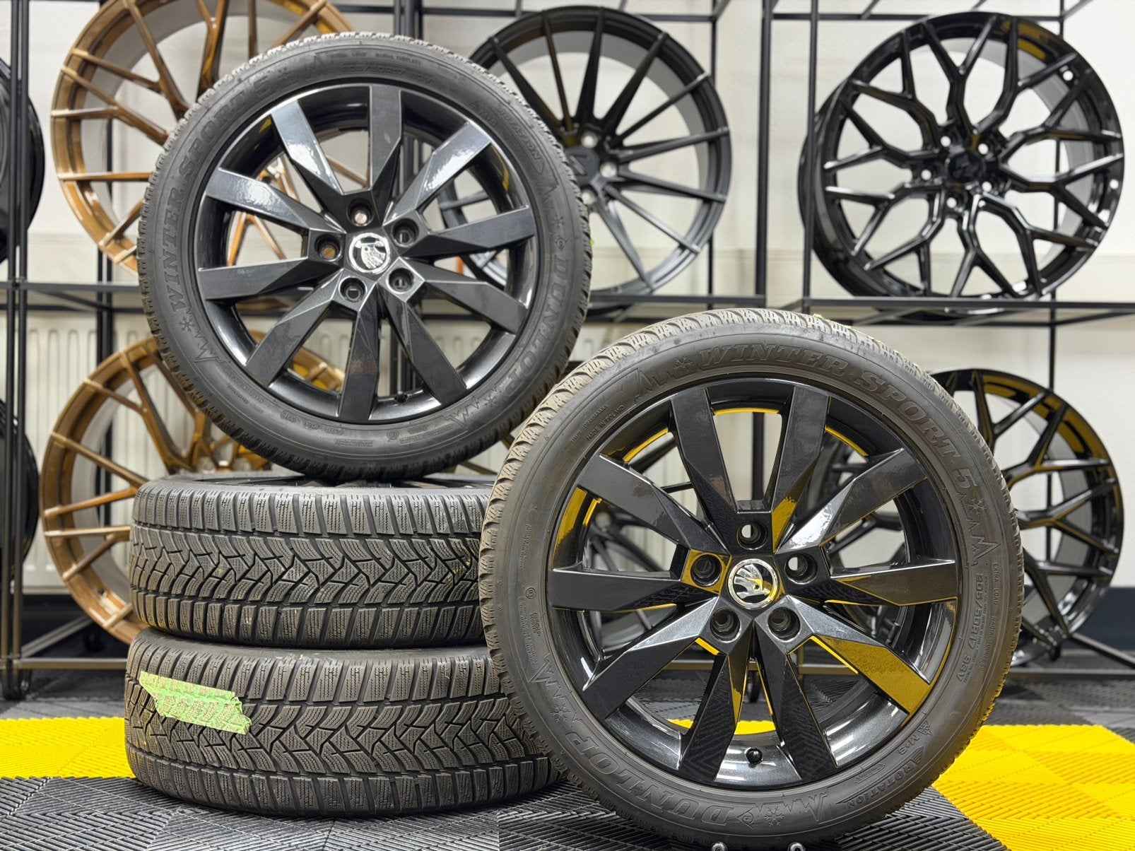 17 Inch Skoda OCTAVIA WINTERSET 6MM €499,-!, Auto-onderdelen, Ophalen, Banden en Velgen, 17 inch, 205 mm