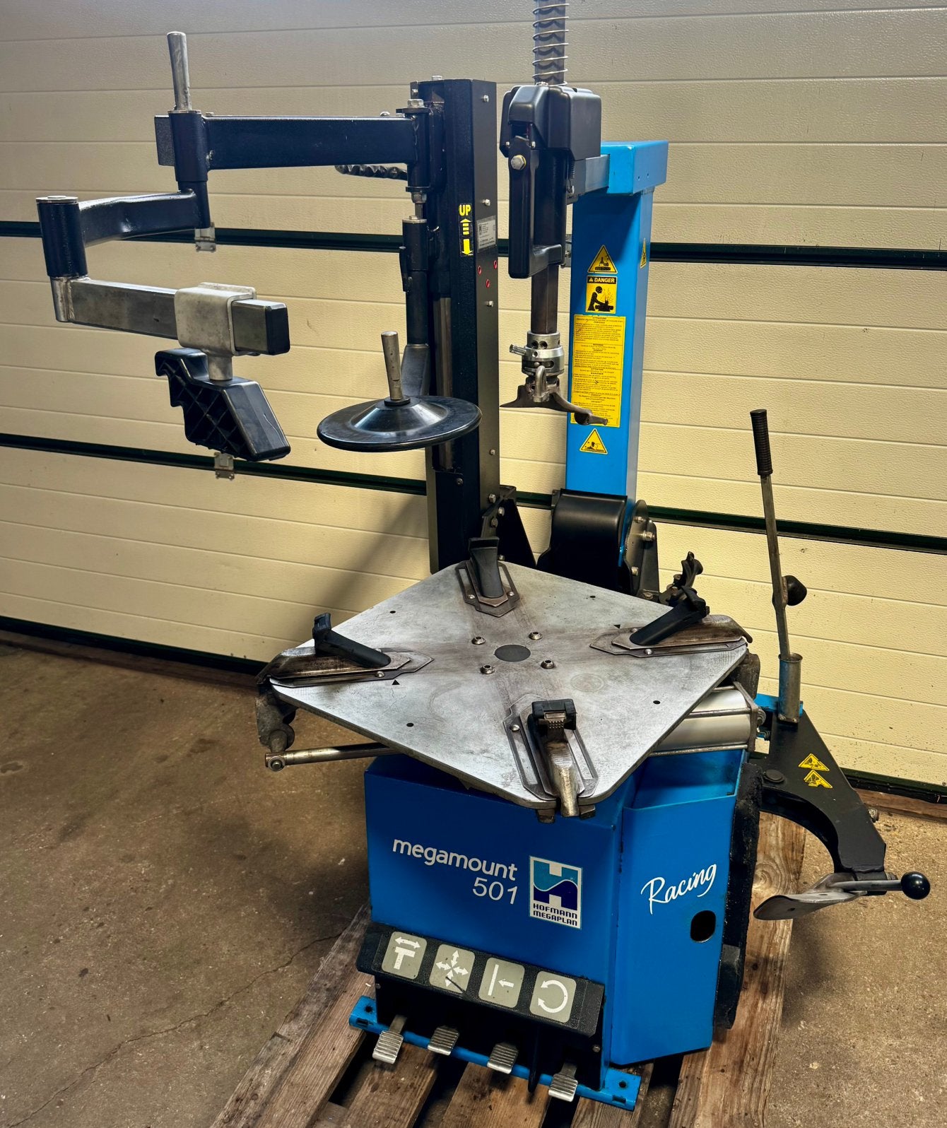 Hofmann Megamount 501 “racing” demonteermachine met hulparm!, Auto diversen, Ophalen of Verzenden, Gebruikt