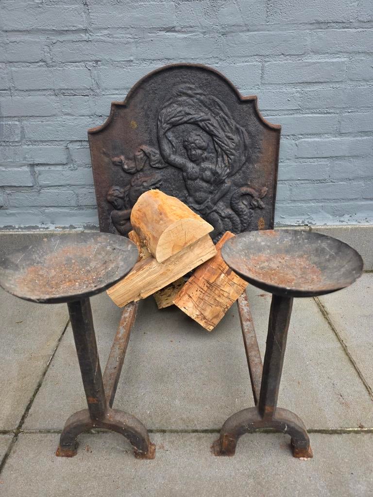 Antiek gietijzeren haardplaat met vuurbokken set 20e eeuw, Antiek en Kunst, Ophalen