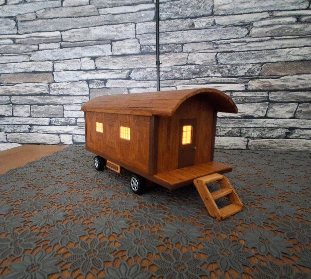 Woonwagen Miniatuur met verlichting. AANBIEDING, Verzamelen, Poppenhuizen en Toebehoren, Verzenden, Nieuw, Decoratie