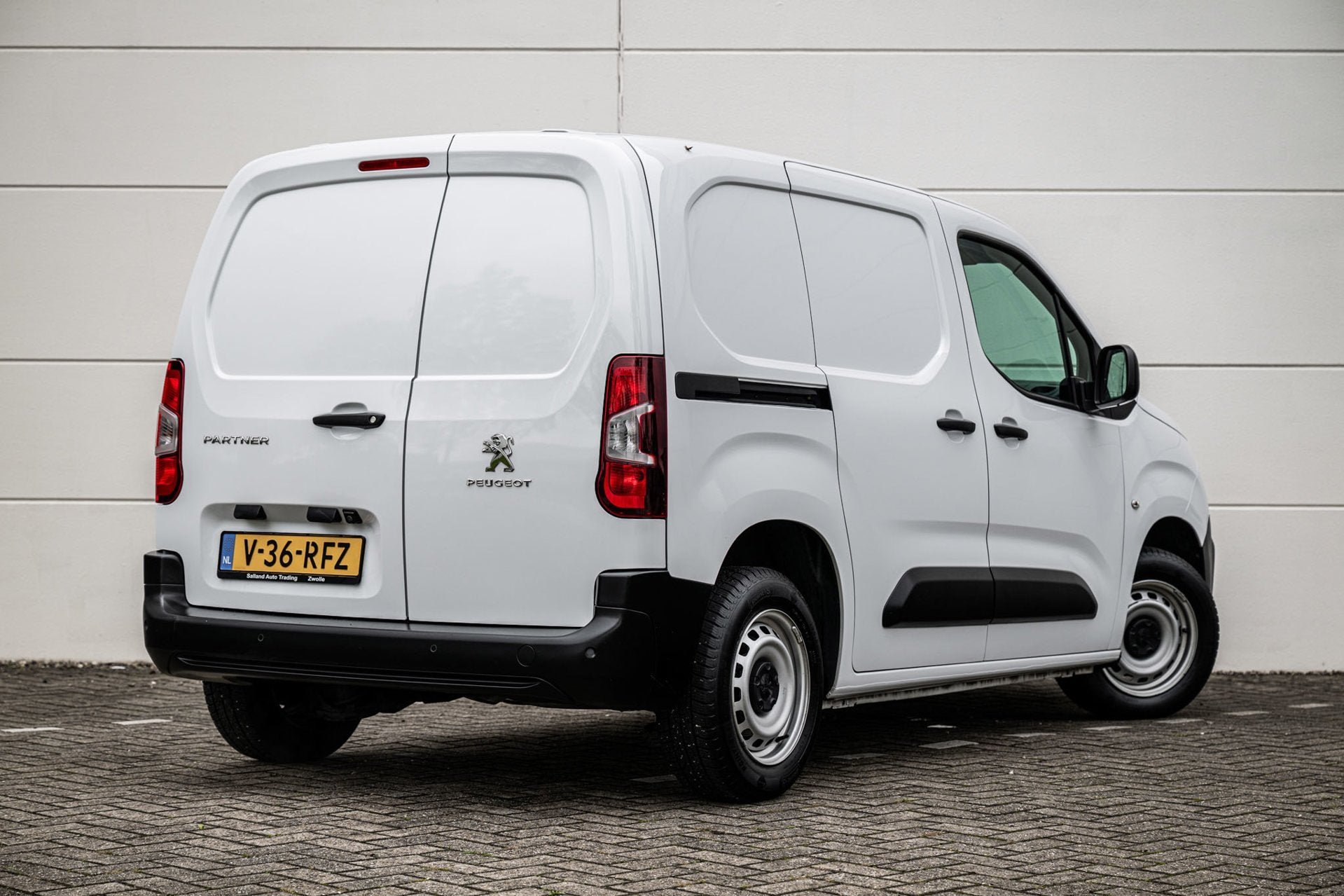 Peugeot Partner 1.2 PureTech 110pk MARGE 3-PRS |Navi|Airco|C, Voorwielaandrijving, 1199 cc, Navigatiesysteem, 3 cilinders