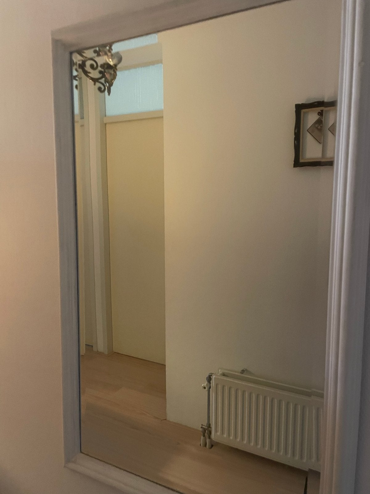 Grote rechthoekige spiegel met witte lijst, Huis en Inrichting, Woonaccessoires | Spiegels, Gebruikt, Ophalen of Verzenden, 150 tot 200 cm
