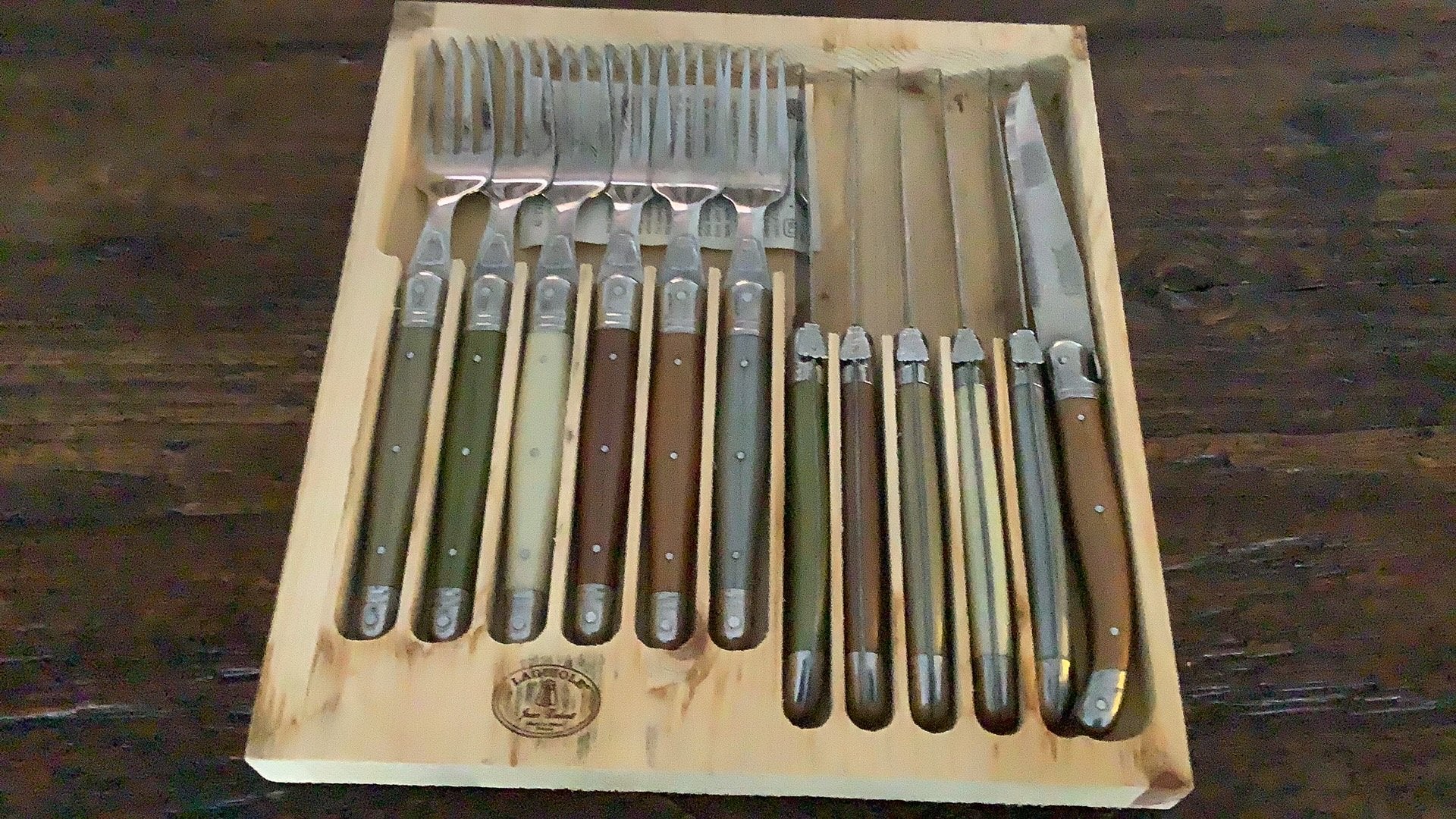 Laquiole (Steak)bestek set  12 delig, Ophalen of Verzenden, Zo goed als nieuw, Rvs of Chroom, Vaatwasserbestendig