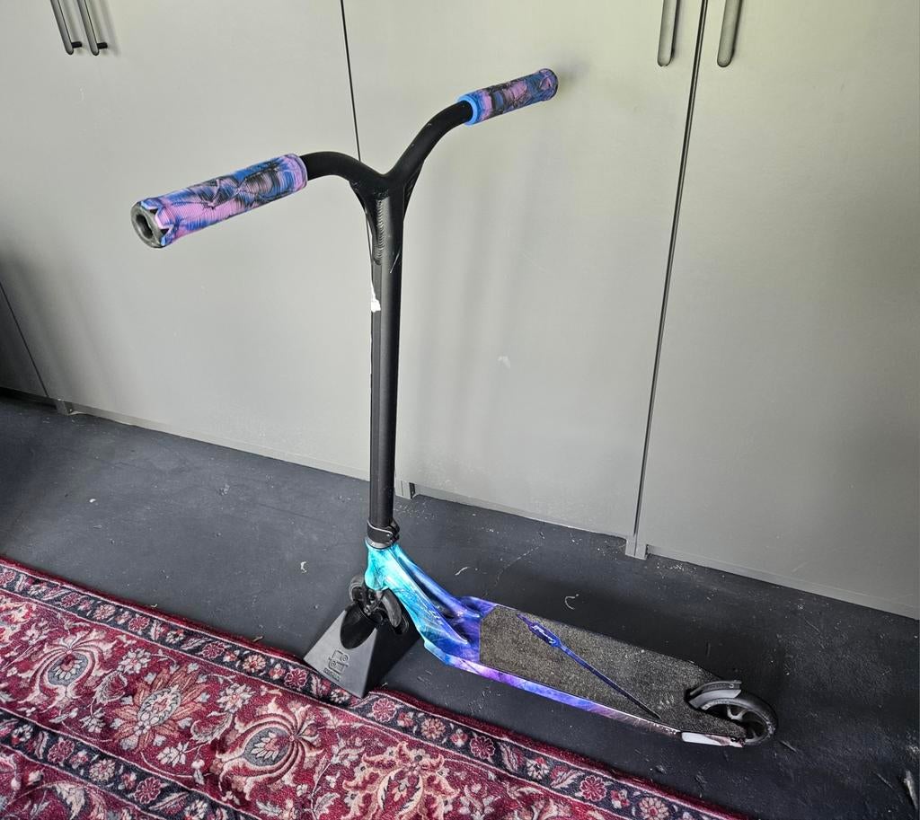 Stuntstep met uniek design en goede grip, Fietsen en Brommers, Steps, Ophalen of Verzenden, Gebruikt, Gewone step, Onbekend