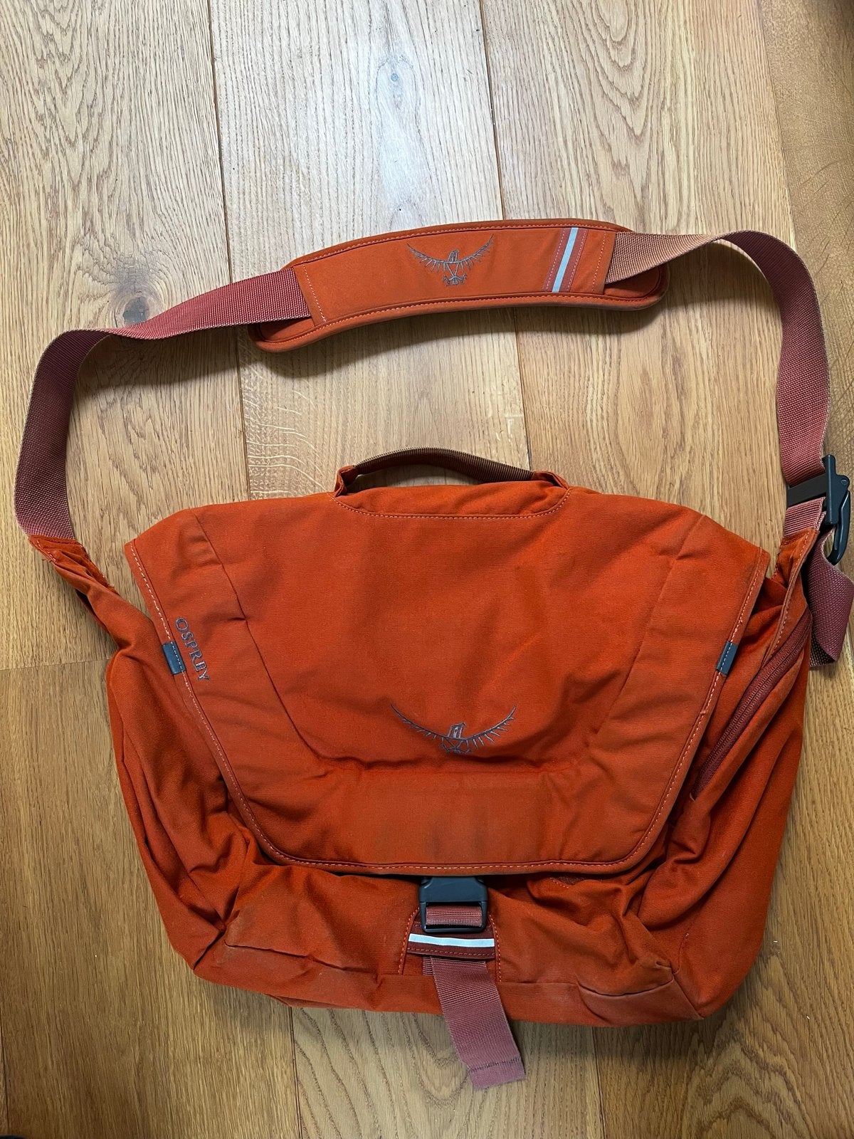 Osprey Schoudertas met Laptopvak (26x36cm) en Veel Vakken, Ophalen, Gebruikt, Oranje, Overige merken