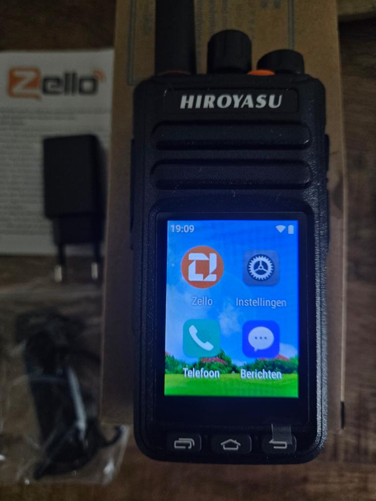 HIROYASU HI B8 wifi en 4G poc zello portofoon 1 maand oud, Ophalen of Verzenden, 15 km of meer