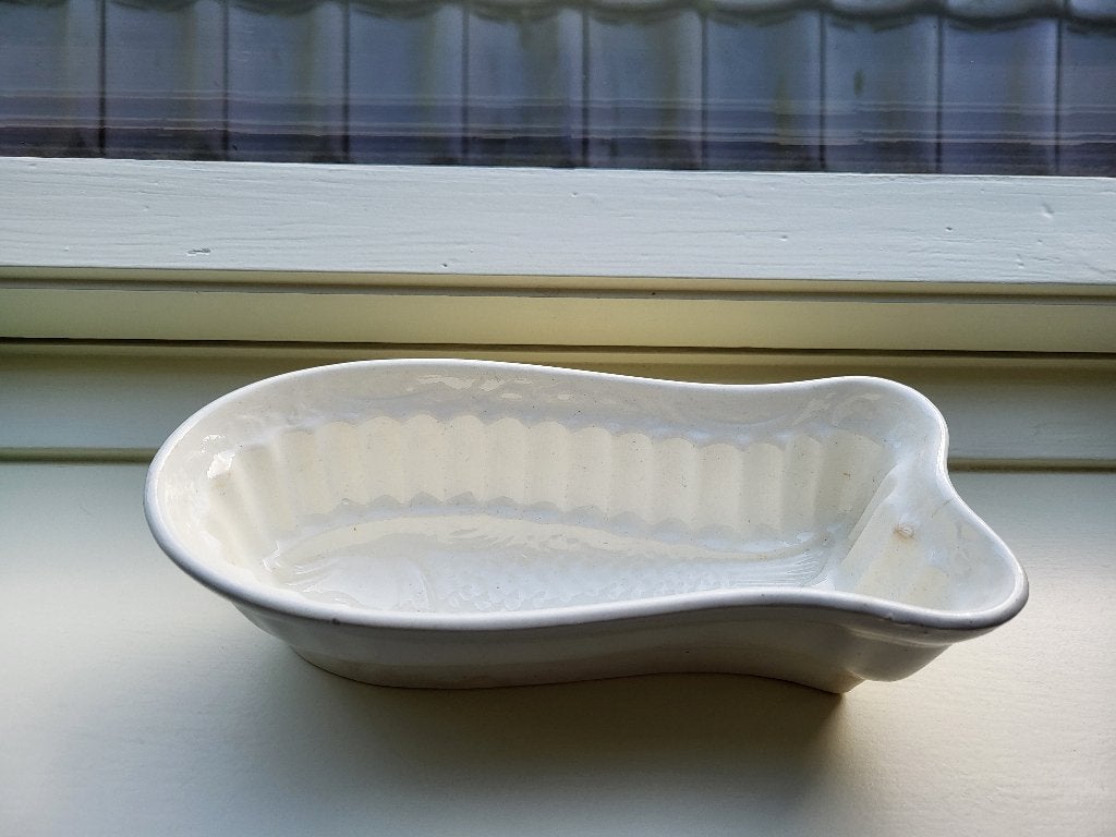 Visvorm Maastrichts Aardewerk lengte 24 cm merkteken 2, Antiek en Kunst, Antiek | Keramiek en Aardewerk, Ophalen