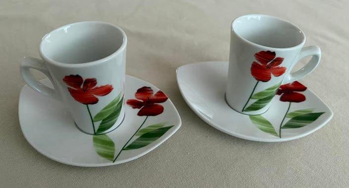 2x  Espresso Kopjes met Schotels - Bloemen, Ophalen of Verzenden, Zo goed als nieuw, Overige stijlen, Kop(pen) en/of Schotel(s)