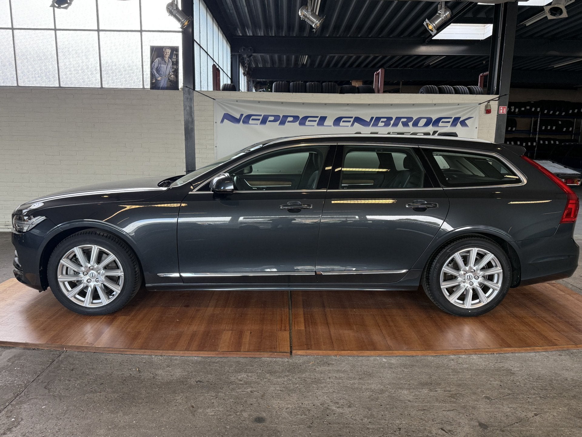 Volvo V90 2.0 T4 Business Luxury+ (bj 2020, automaat), 12 maanden, 15 km/l, Euro 6, 1616 kg