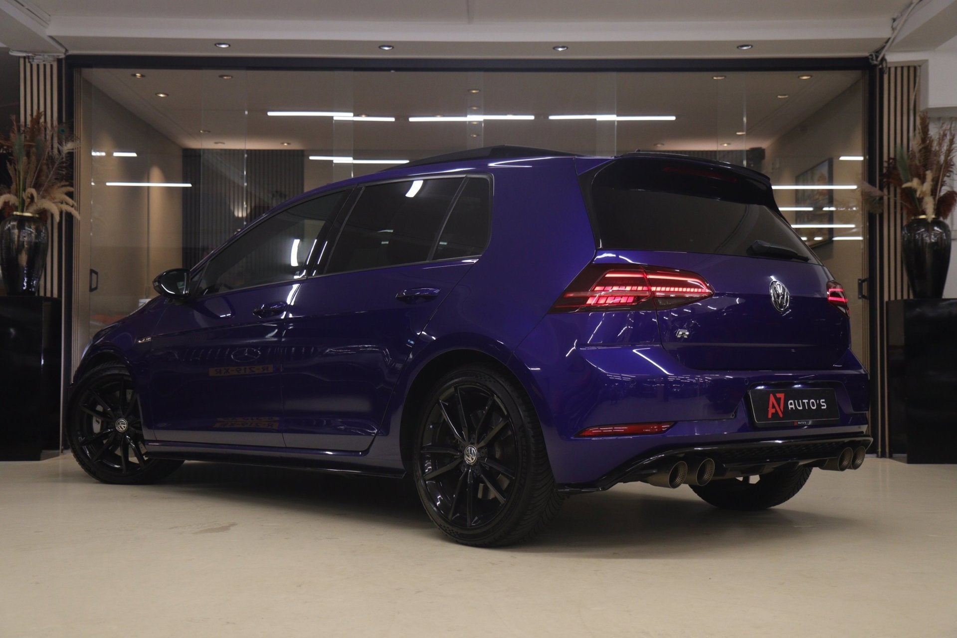 Volkswagen Golf 2.0 TSI 4Motion R /PANO/AKRA/ACC/DCC/DYNAUDI, Automaat, Stof, Gebruikt, Euro 6