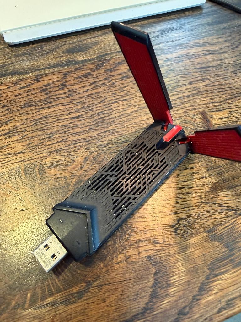 Asus USB-AC68 WiFi adapter, Computers en Software, Netwerkkaarten, Ophalen of Verzenden, Gebruikt, Extern, Asus