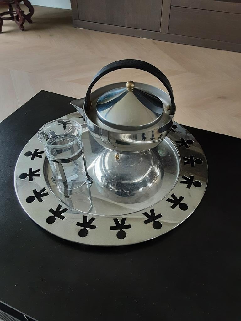 Alessi schaal met Bodum theepot, Ophalen