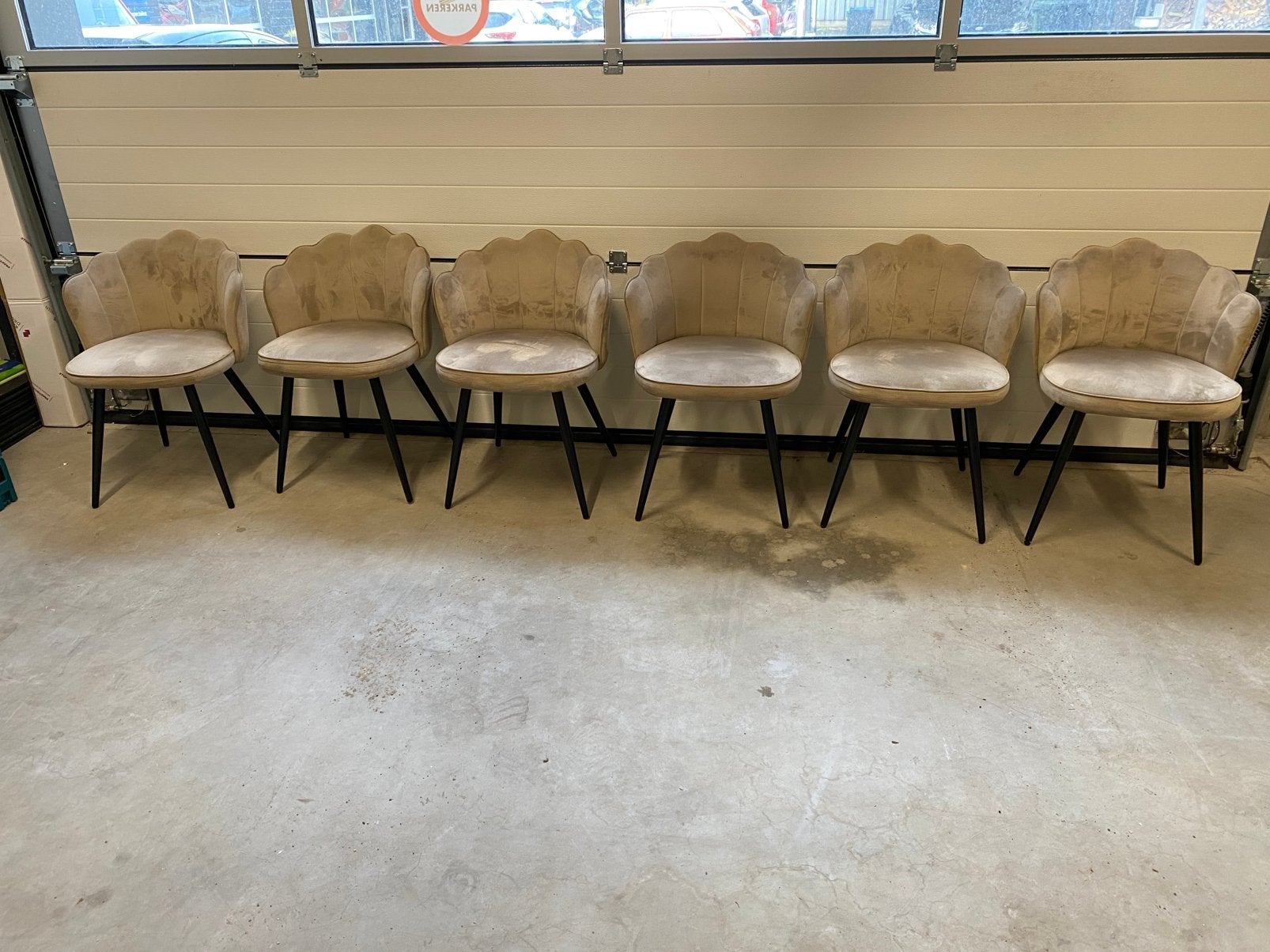 6x eetkamer stoel beige schelpmodel, Ophalen, Zo goed als nieuw, Overige kleuren, Vijf, Zes of meer stoelen