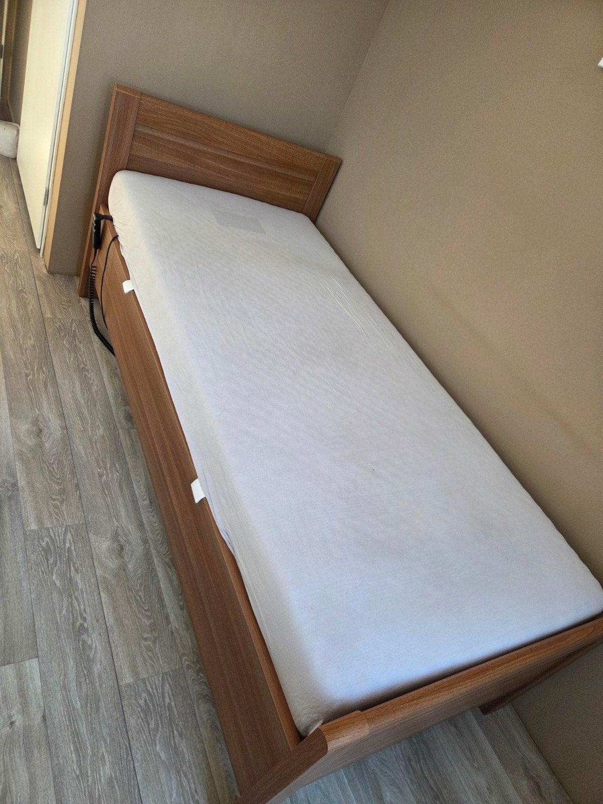 1 persoon bed met elektrische lattenbodem, Huis en Inrichting, Ophalen, Gebruikt, 90 cm, Eenpersoons