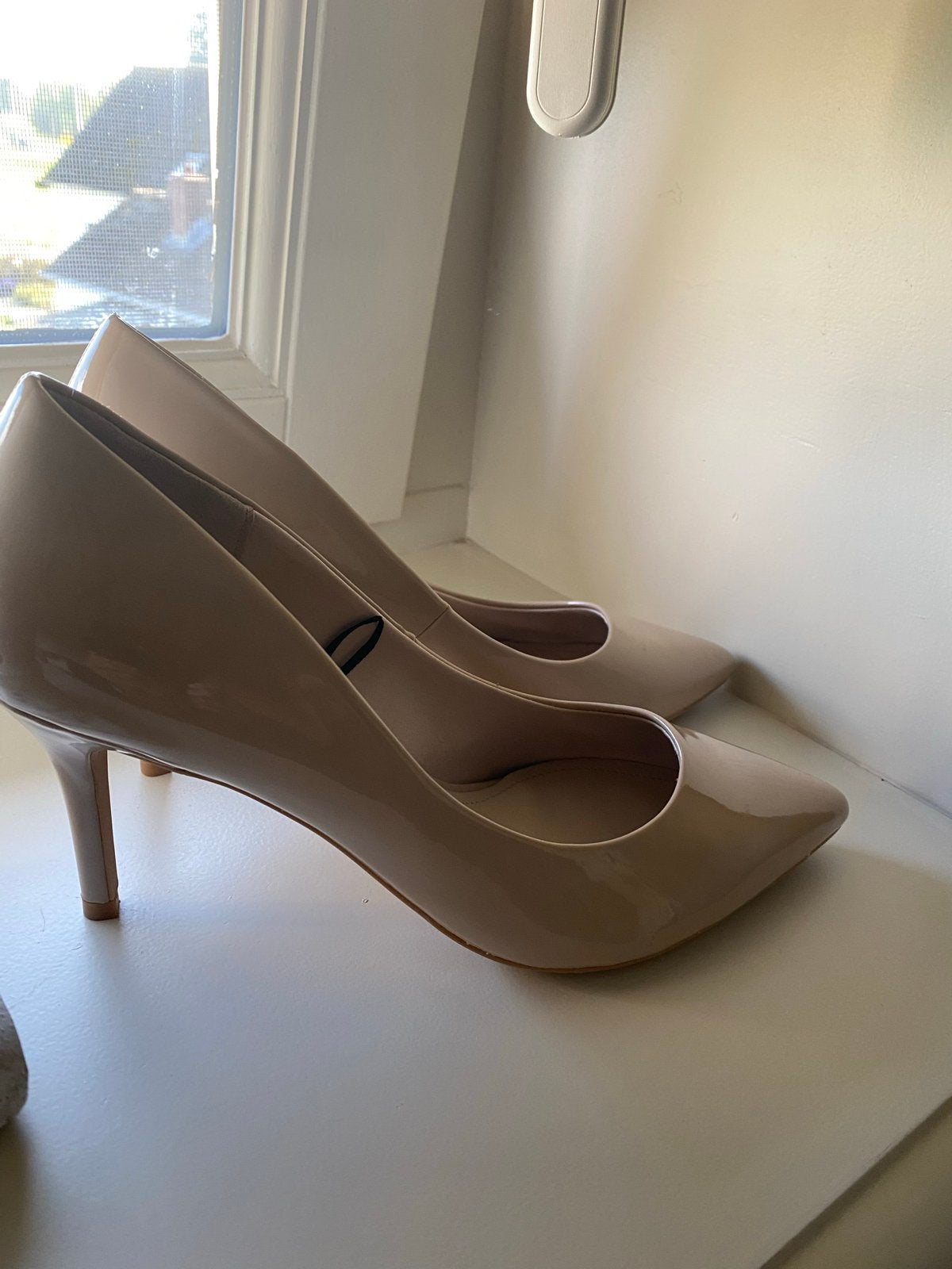 Nieuwe H&M Pumps - Beige Lak - Maat 41, Ophalen of Verzenden, Nieuw, Beige, Pumps