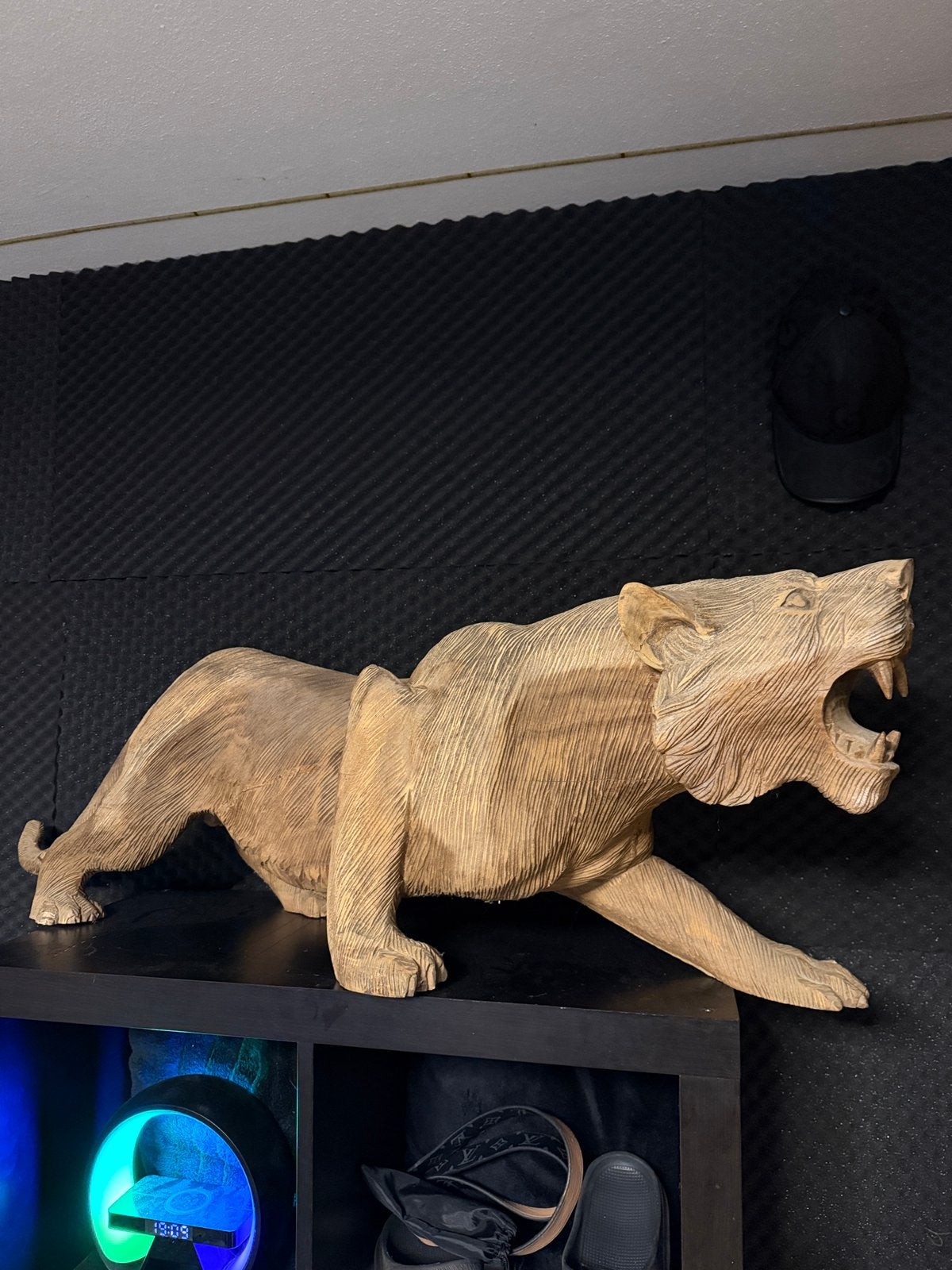 Grote houten tijger, Ophalen