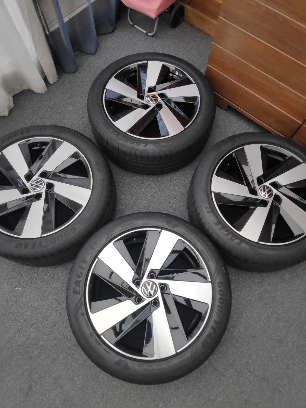 originele Volkswagen Arteon velgen met zomerbanden, Ophalen, 18 inch, Banden en Velgen, Personenwagen