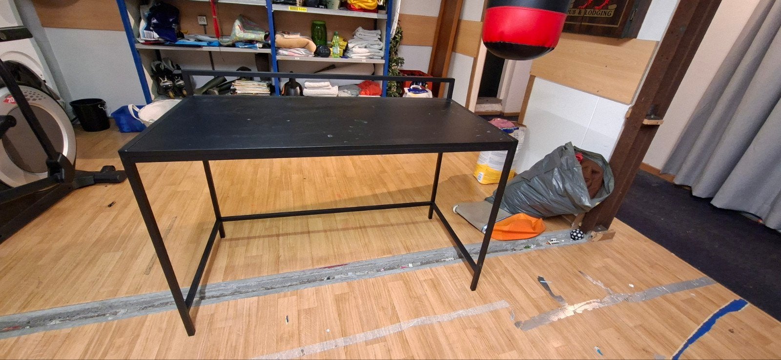 Zwart bureau, Huis en Inrichting, Ophalen, Gebruikt, Zwart