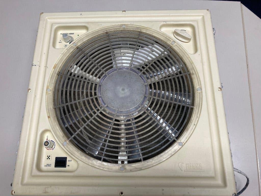 Fiamma Turbo-Vent Polar Control dakluik 40x40 cm, Ophalen, Gebruikt