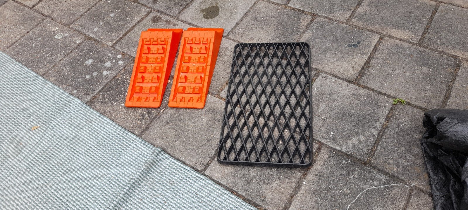 Oprijblokken caravan., Ophalen