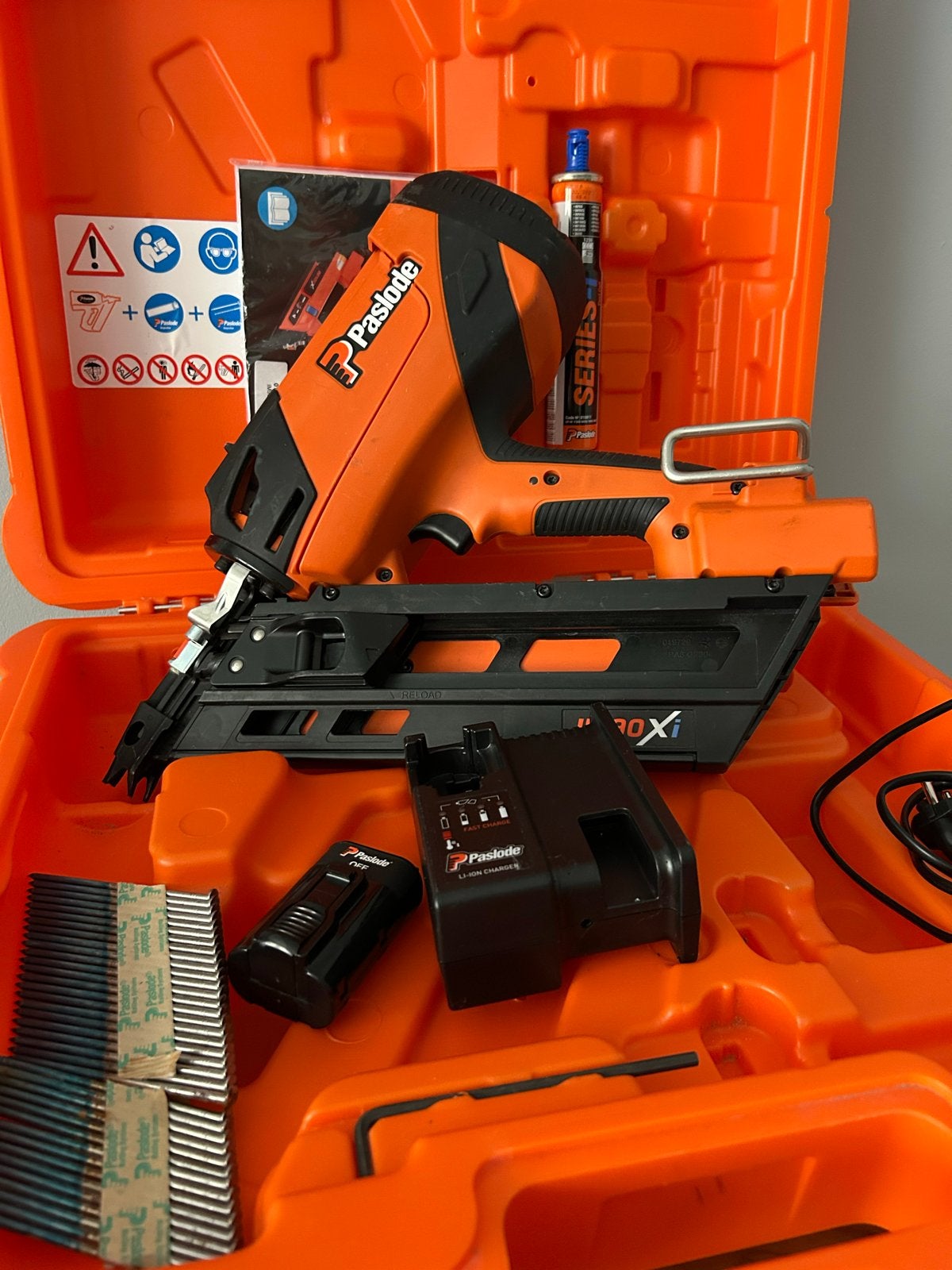 Paslode IM90XI tacker in uitstekende staat, Doe-het-zelf en Verbouw, Gereedschap | Overige machines, Ophalen of Verzenden, Zo goed als nieuw