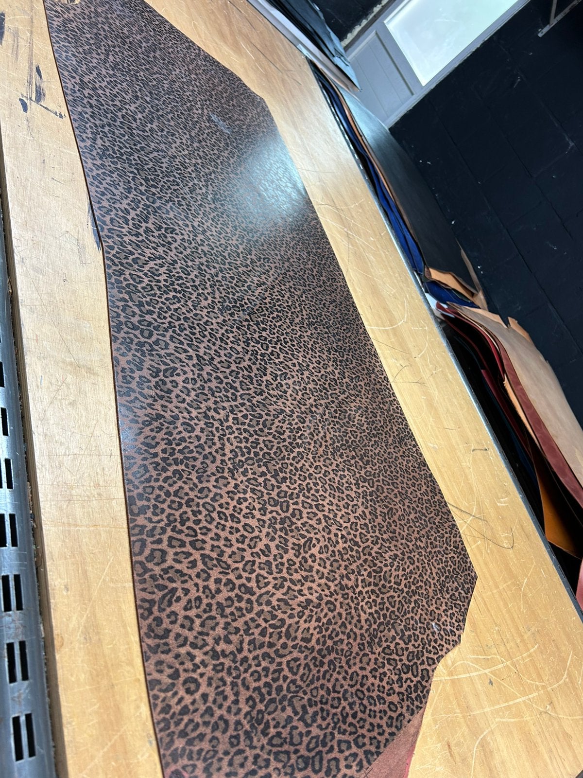 Leopard design tuigleer 3 mm dikte half soepel nr2, Leer of Kunstleer, Ophalen of Verzenden, Zo goed als nieuw, 30 tot 120 cm