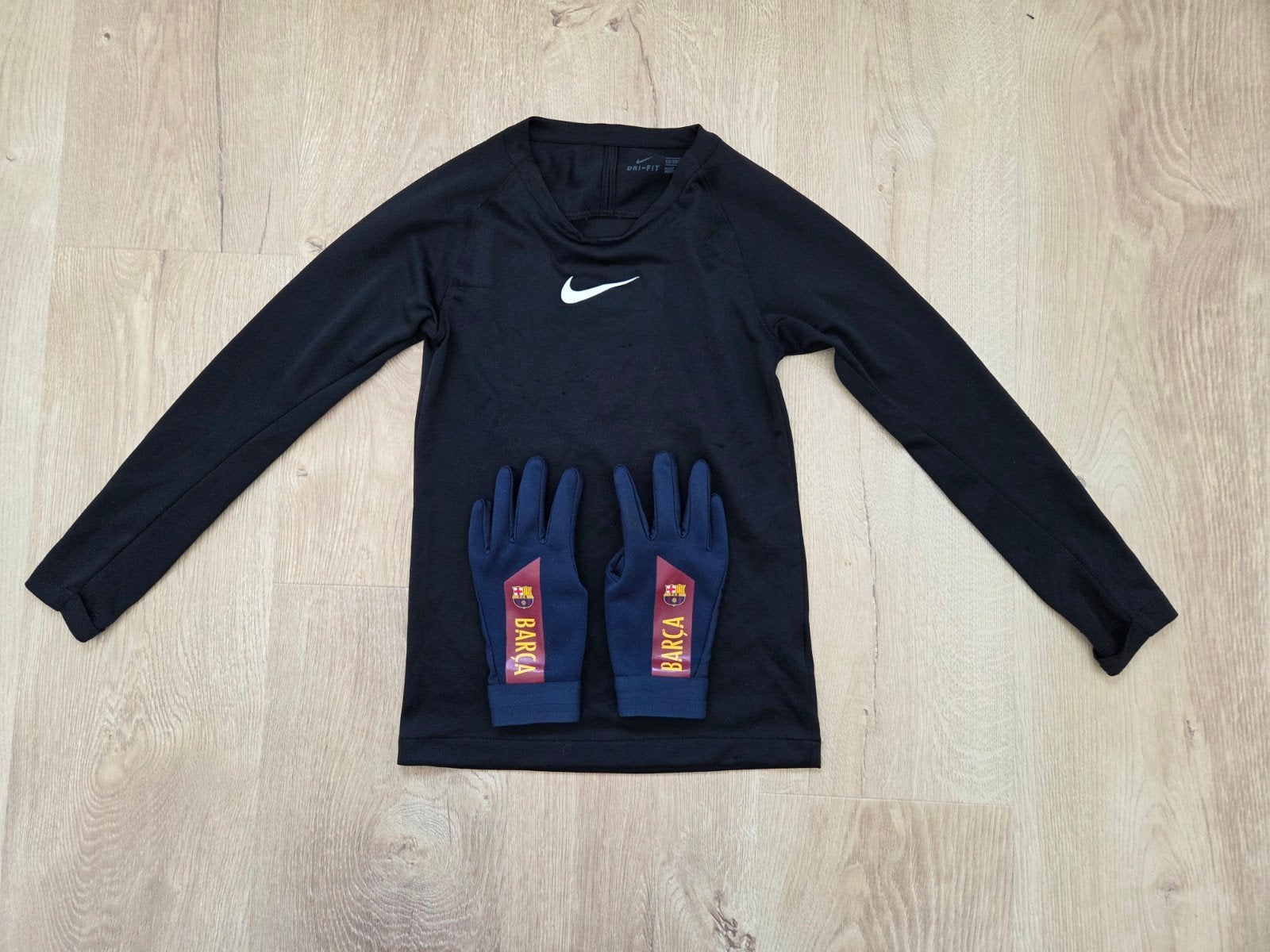 Nike Dri-FIT shirt lange mouwen en FC Barcelona handschoenen, Zwart, Nike, Ophalen of Verzenden, Zo goed als nieuw