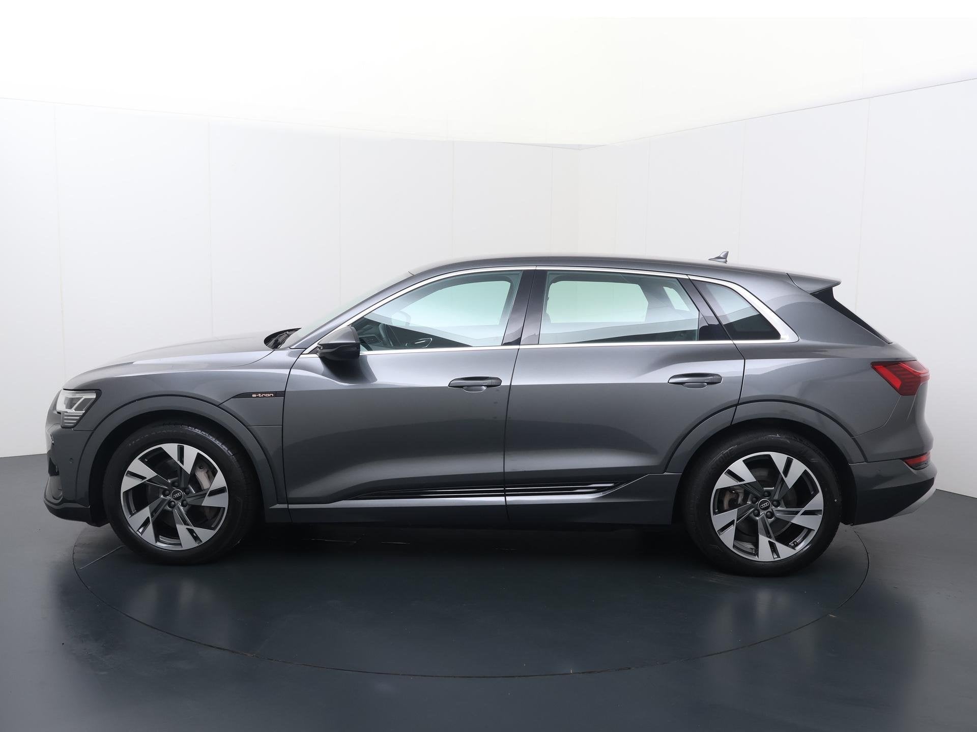 Audi e-tron 55 quattro S edition 95 kWh | 408 PK | SoH 100%, Auto's, 12 maanden, Zwart, 95 kWh, Leder