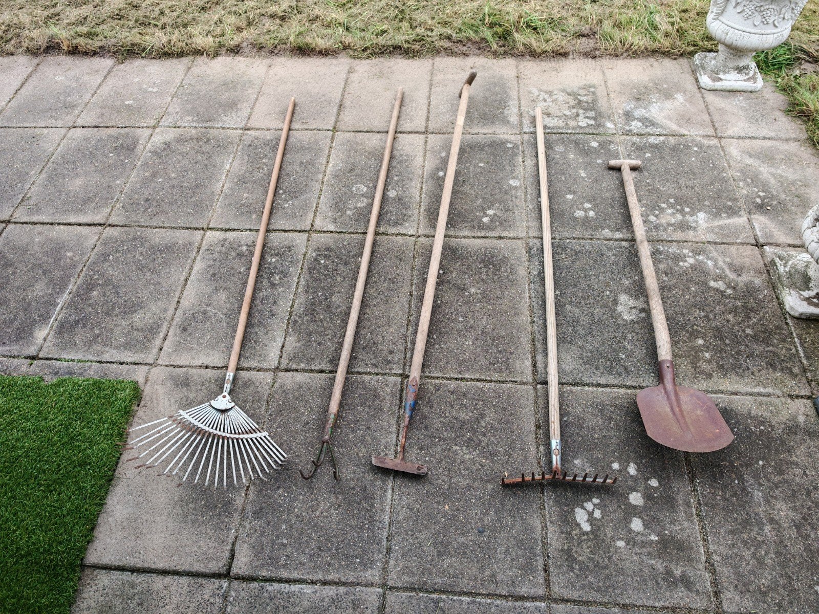 Diverse tuingereedschap: harken, schoffel, spade, Ophalen, Gebruikt, Hark