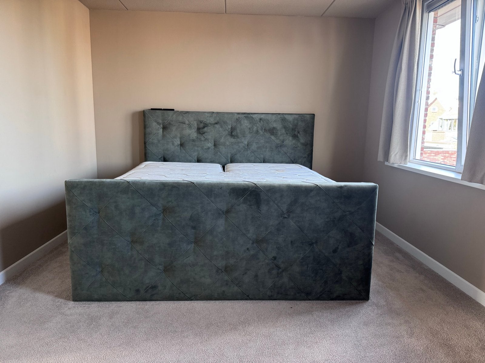 Swiss Sense tweepersoons bed 200x200 met verstelbare bodem, Ophalen, Verstelbaar, Tweepersoons, Zo goed als nieuw