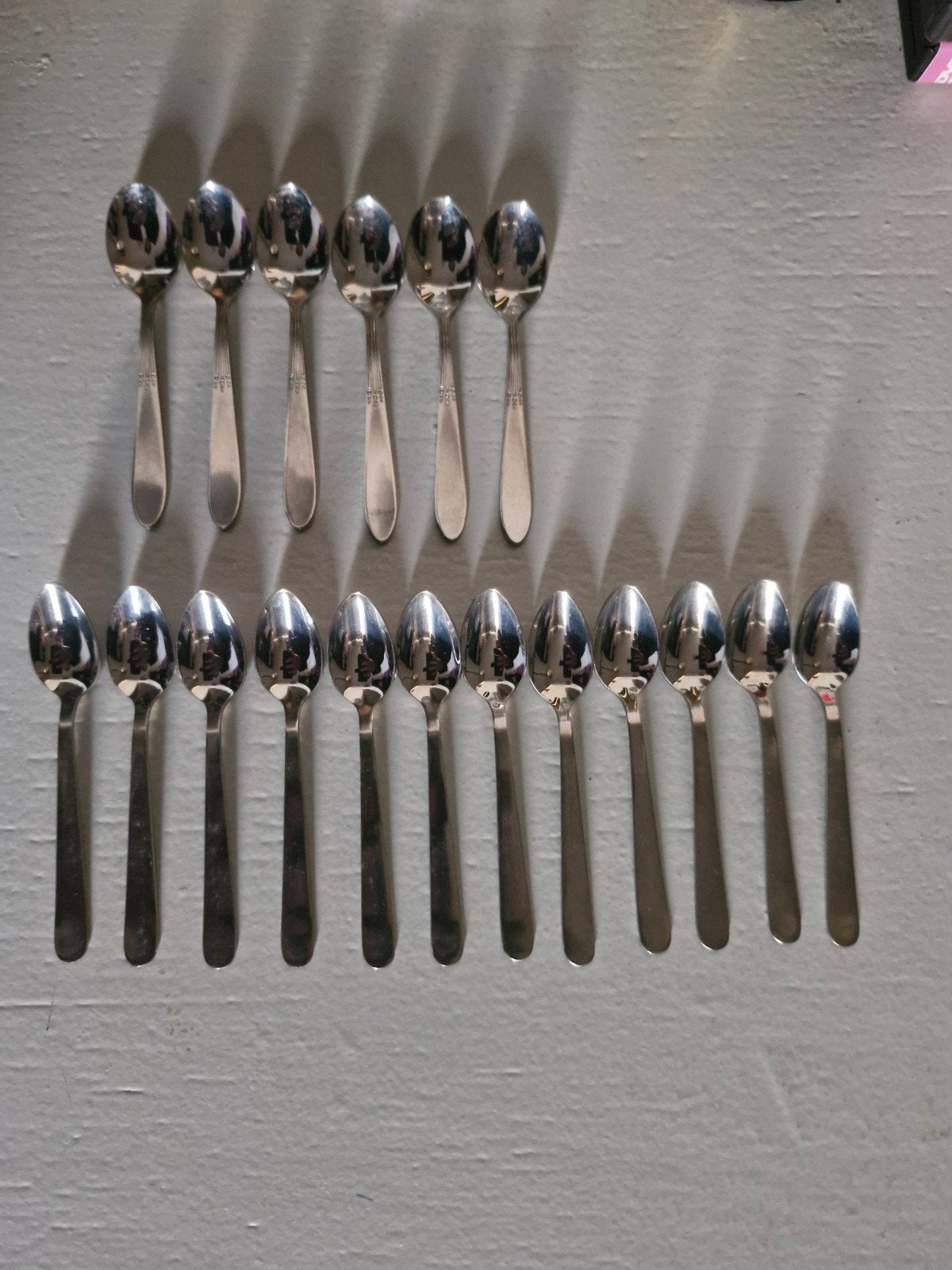 Set van 12 en 6 zilmeta zilverkleurige lepels, Ophalen