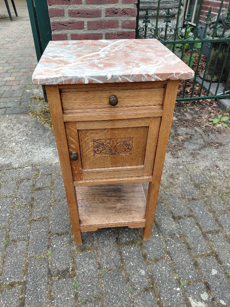 Antiek Frans eiken nachtkastje, rood gevlamd marmeren blad., Ophalen