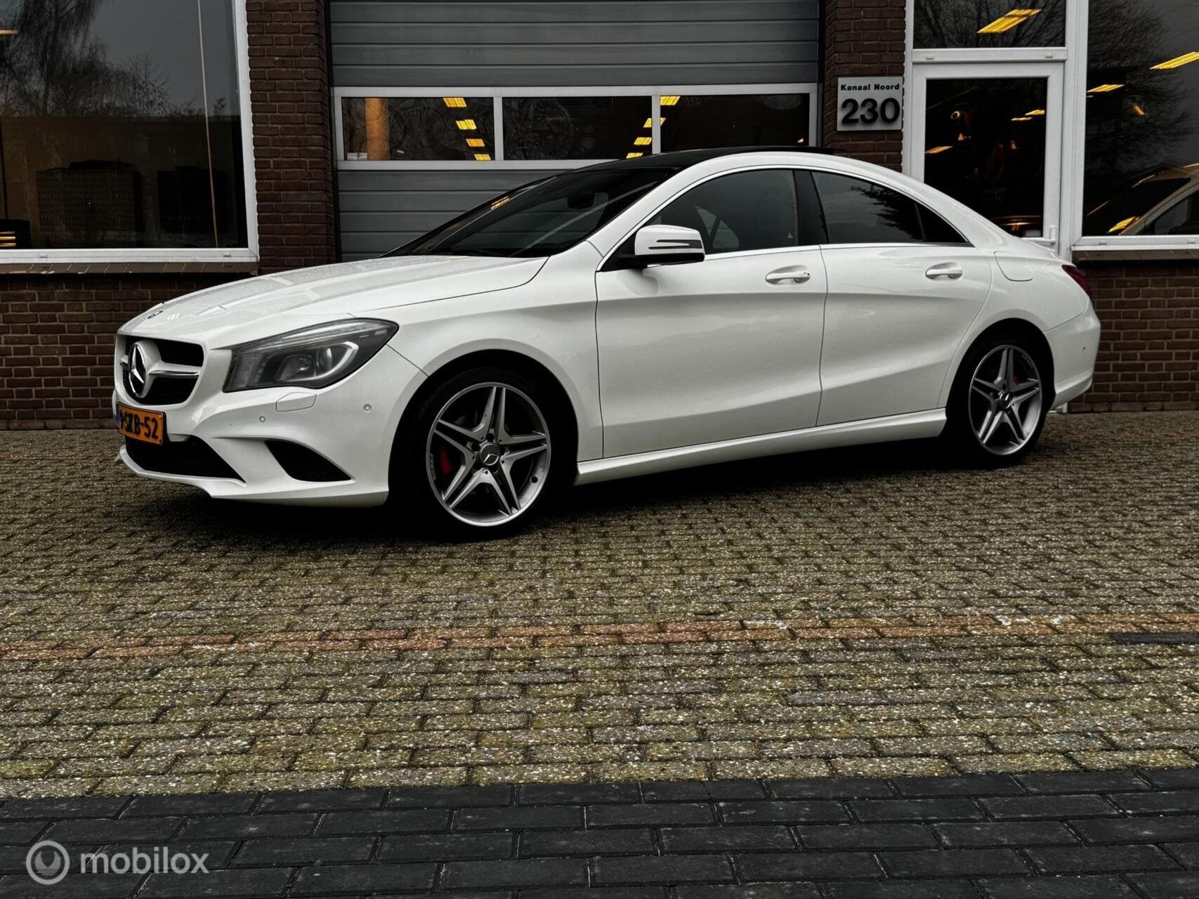 Mercedes CLA klasse 200 AUT LEDER/PANO/AIRCO/CRUISE/NAVI, Auto's, Gebruikt, Euro 6, 715 kg, Wit