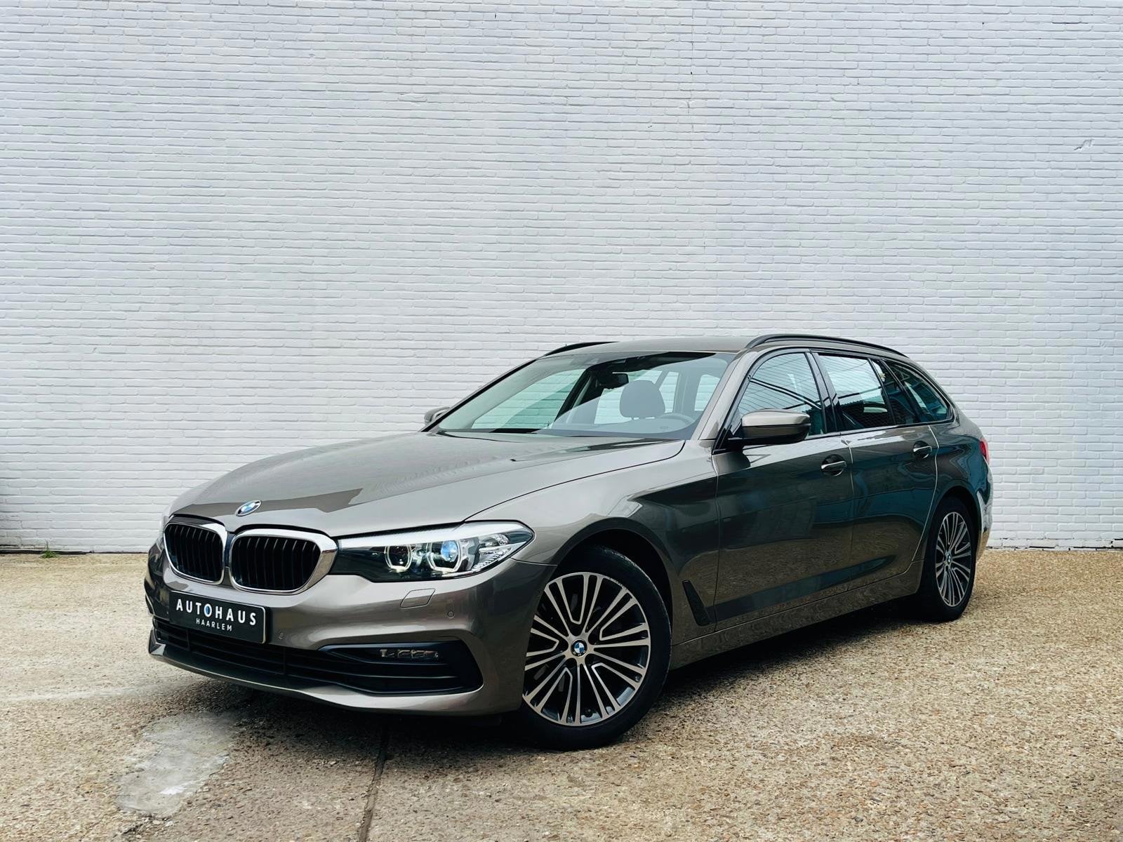 BMW 5-serie Touring 520i High Executive, Automaat, 1998 cc, Achterwielaandrijving, 4 cilinders