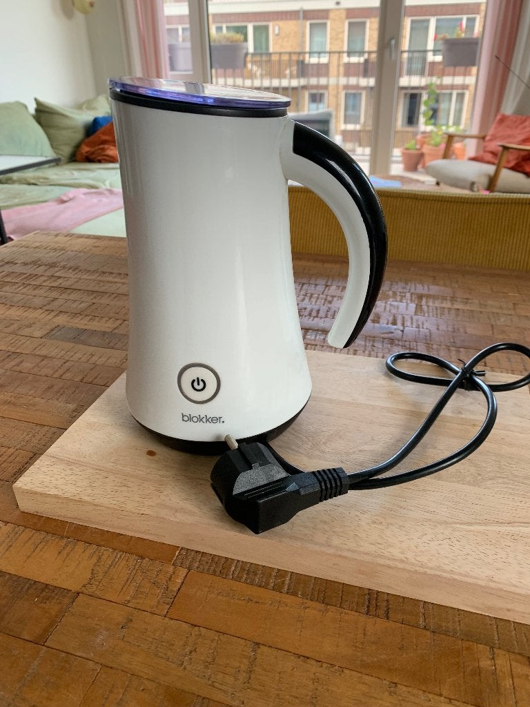 Blokker melkopschuimer 550w 0,5L, Ophalen of Verzenden, Gebruikt, Elektrische melkopschuimer