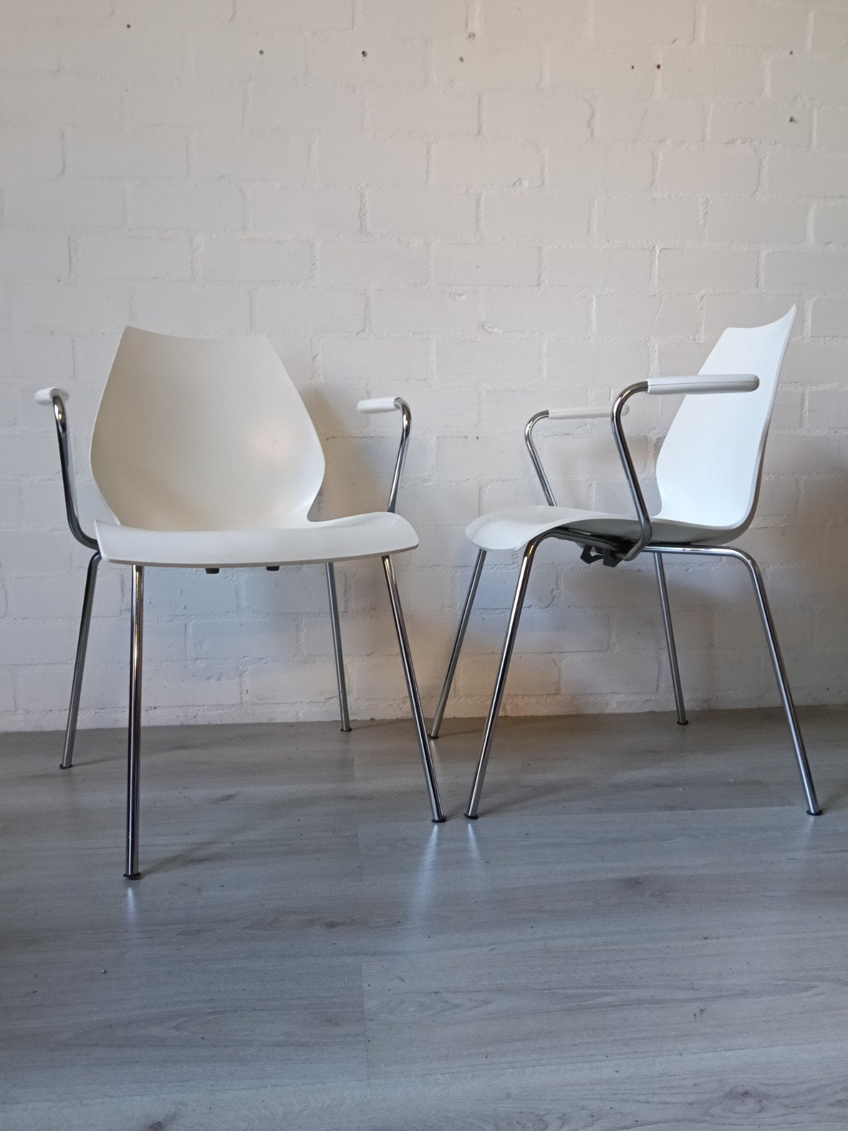 18 x Kartell Maui stoelen met armleuningen, Ophalen, Gebruikt, Twee, Wit